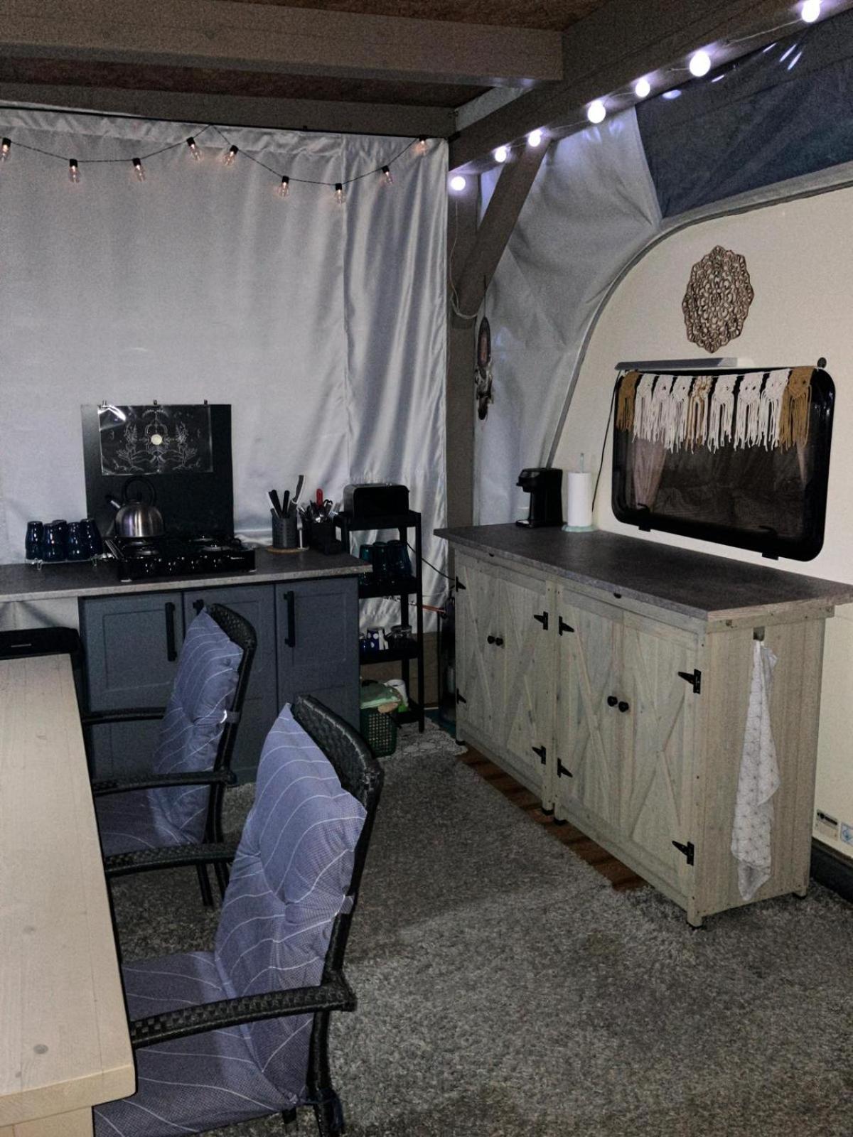 Glamping Karavan U Konopiste Chrastany  Exterior foto